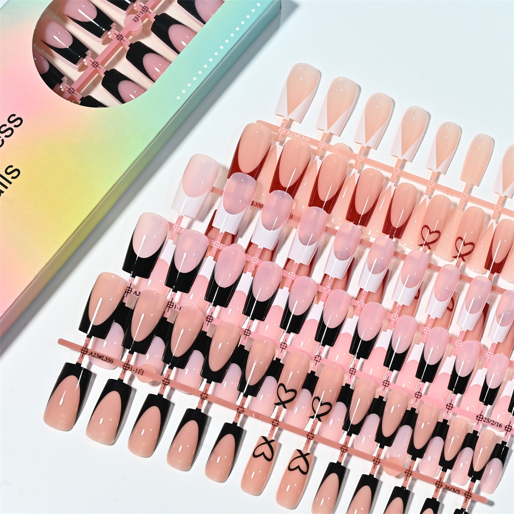 Nail Art French Nails - 120 ชิ้น เล็บปลอมทรงสี่เหลี่ยมขนาดกลาง สไตล์เฟรนช์เพรสออน สีดำลายเส้นแดงรูปหัวใจ ดีไซน์เรียบหรูแบบมินิมอล