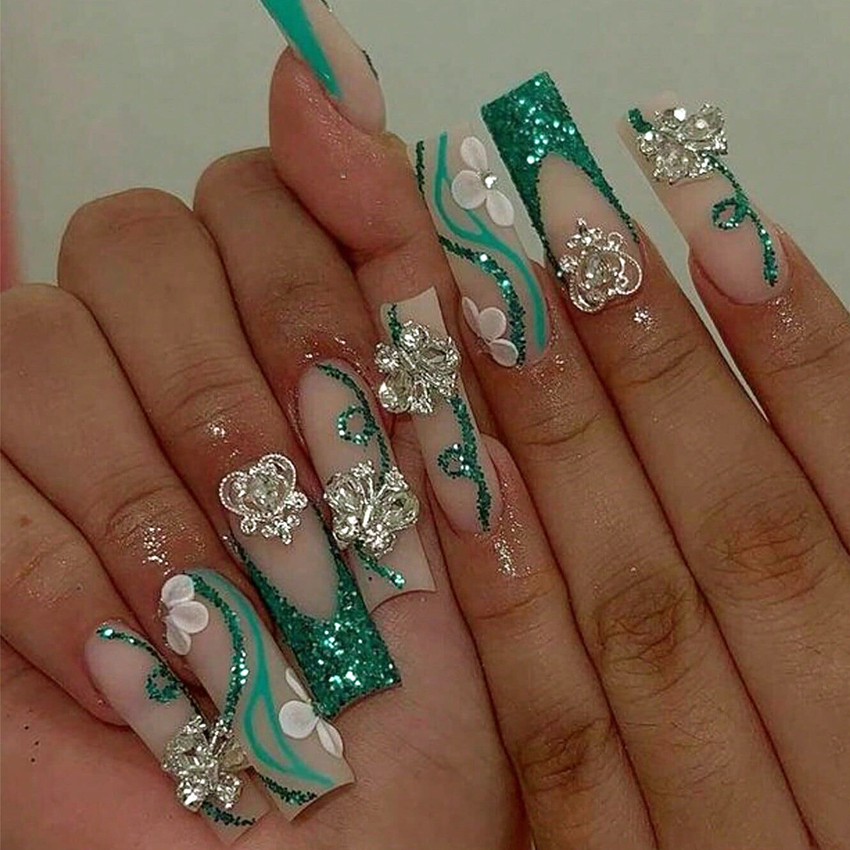 กดโลงศพยาวบนเล็บนักบัลเล่ต์เล็ - Nail Art French Nails บทวิจารณ์และราคา