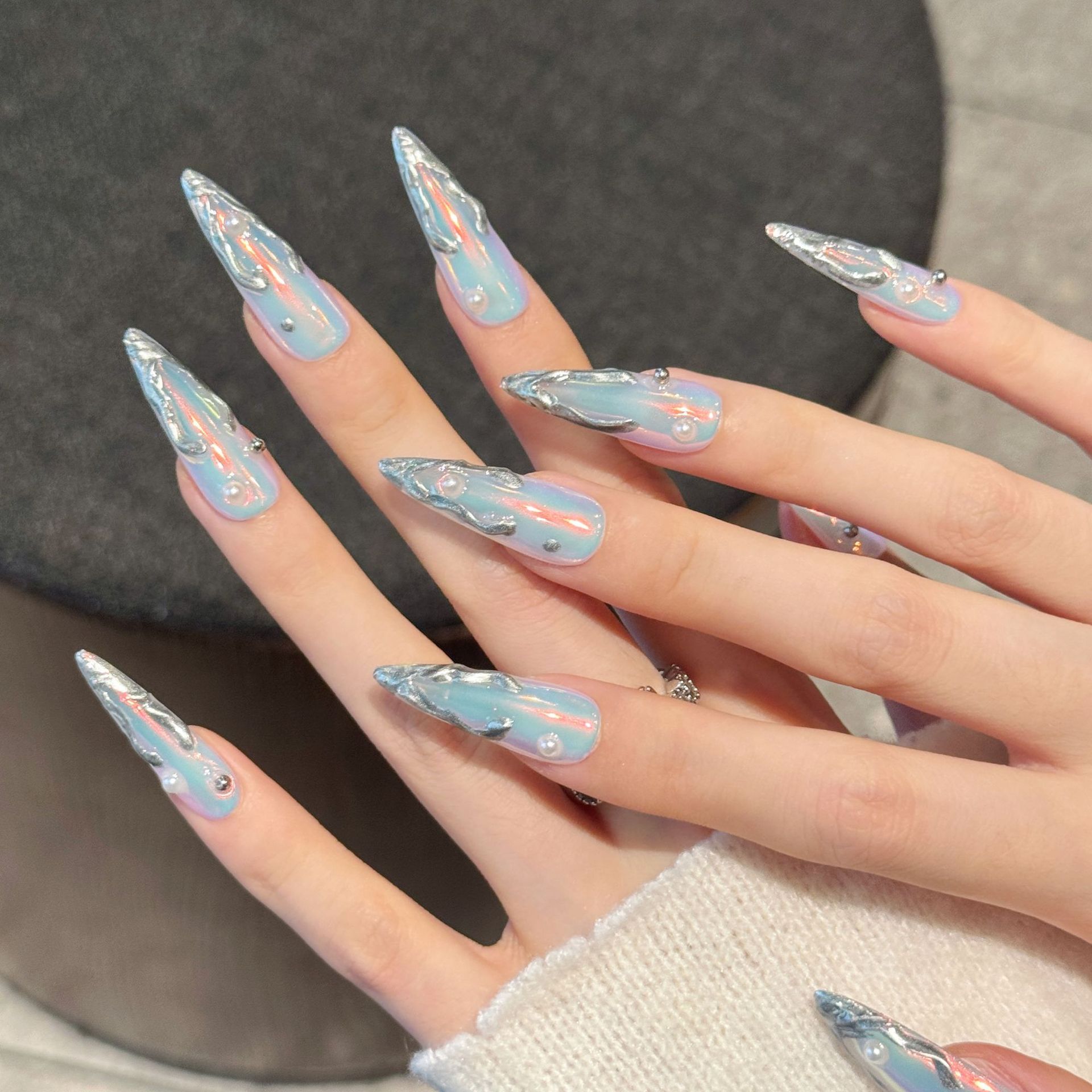 เล็บปลอมทรงสติลเลตโต้สีเงินออโ - Nail Art Fake บทวิจารณ์และราคา