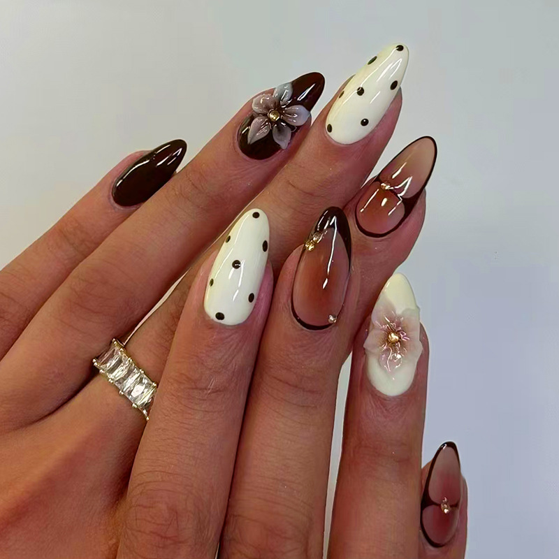 ชุดเล็บปลอมแบบกดติด 24 ชิ้น ลา - Nail Art Fake บทวิจารณ์และราคา